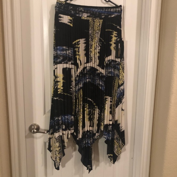 🌸🌸Pleated Skirt - blk/blue/white/yellow - M🌸🌸🌸 - Picture 5 of 8